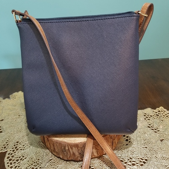 🛍Kelly & Katie crossbody purse🛍 - Picture 3 of 4